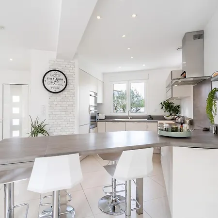 Semesterbostad Dream Factory House - Disneyland Paris - 8 Pax Wifi Parking *
